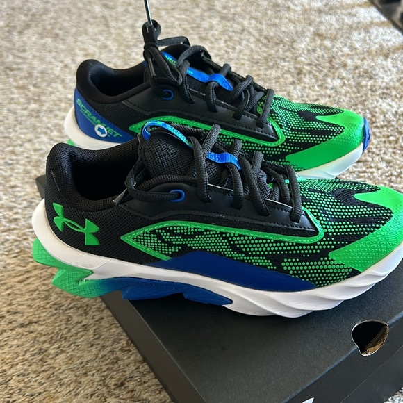 Boys UA BGS Charged Scramjet 4 - Picture 1 of 4